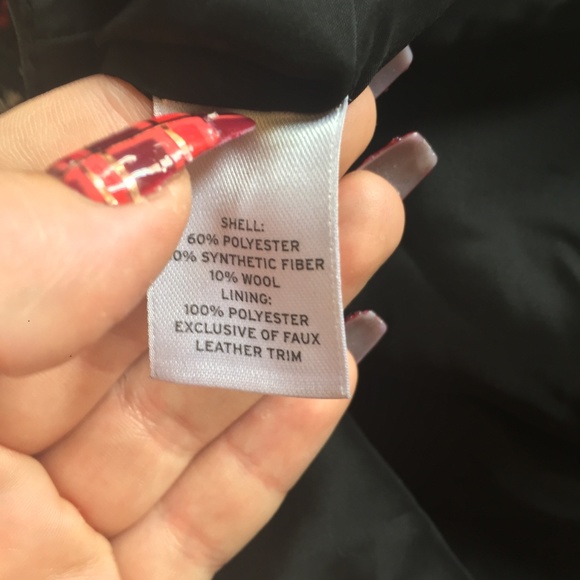 Adorable Plaid Skirt with Zipper & Leather Accents - Picture 4 of 5